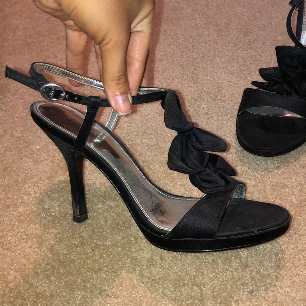 Black Heels - Picture 2 of 4